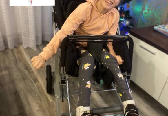 Вы помогли! У Илоны Головницкой появилась удобная коляска.